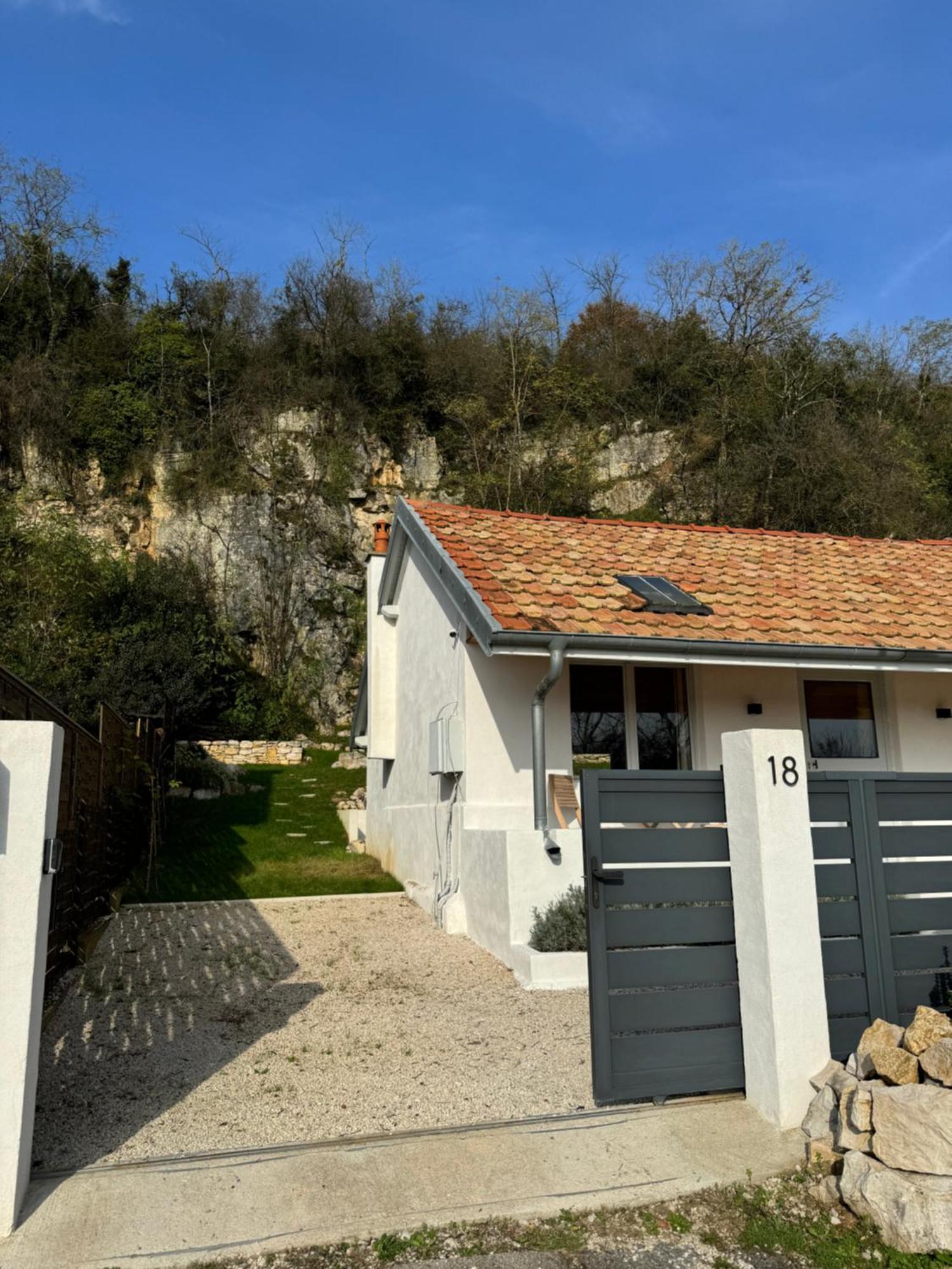 Maison Au Bord De L'Eau Les Roches Rochefort-sur-Nenon Екстериор снимка